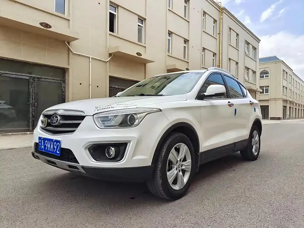 Bestune X80 X80 2015 2.0L Automatic Comfort Anniversary Edition — photo 1