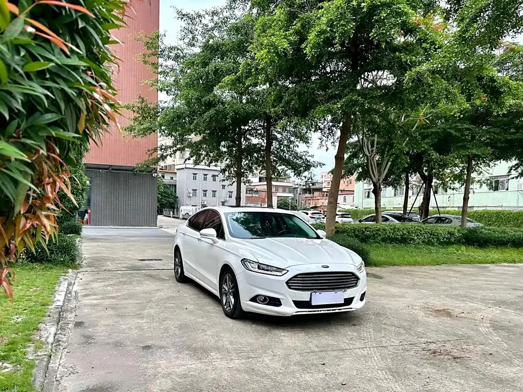 Ford Mondeo Mondeo 2013 2.0L GTDi240 Luxury Sports Model — photo 1