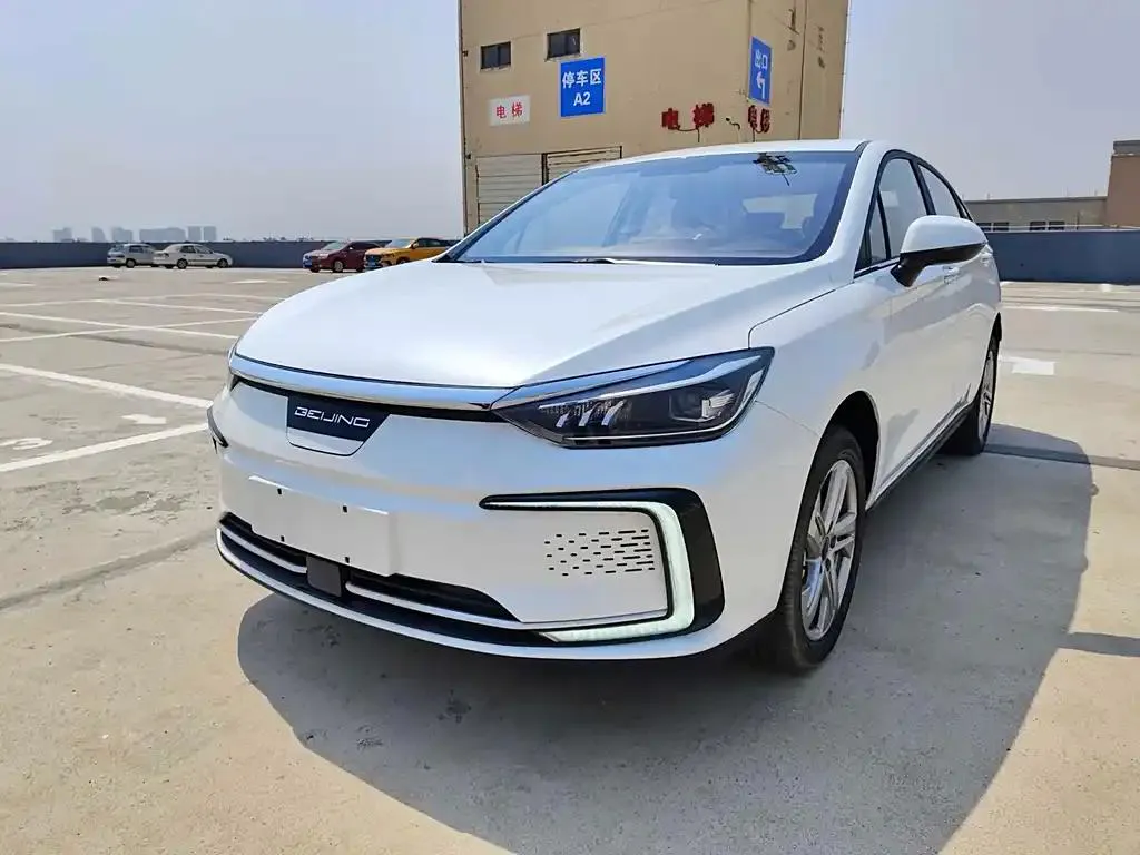 BAIC Motor Beijing Beijing EU5 2022 online car-hailing luxury version — photo 1