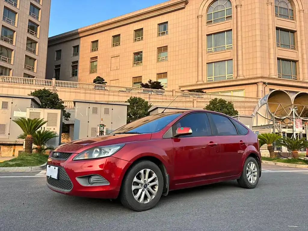Ford Focus Focus 2013 Hatchback Classic 1.8L Manual Basic Model — photo 1