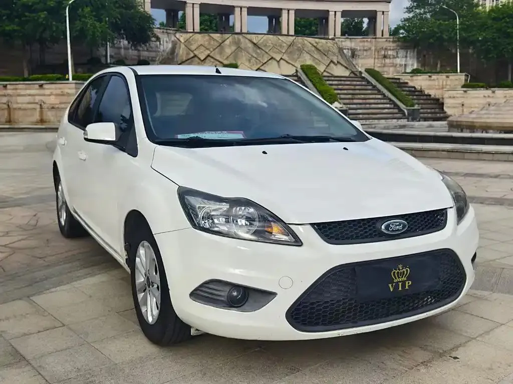 Ford Focus Focus 2013 Hatchback Classic 1.8L Automatic Basic Model — photo 1