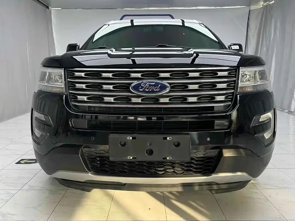 Ford Ford Explorer (Imported) — Black