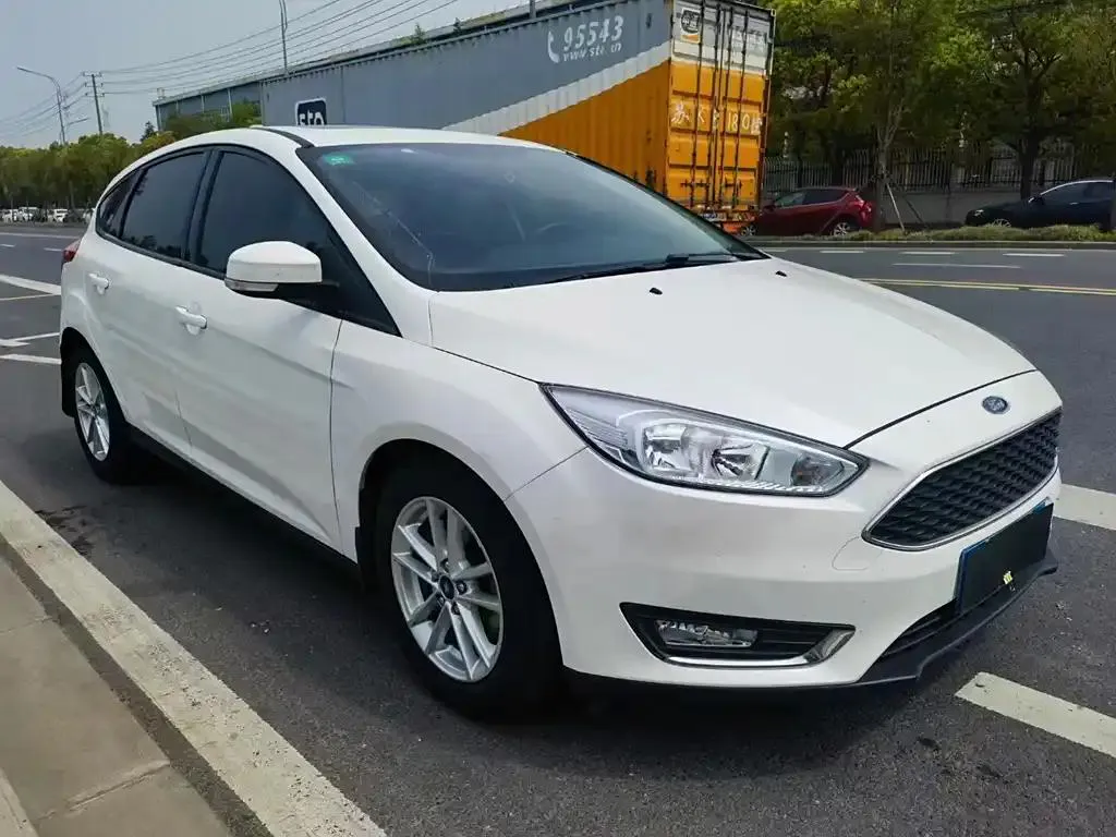 Ford Focus Focus 2015 Hatchback EcoBoost 125 Automatic Super Power Fashion Edition — photo 1