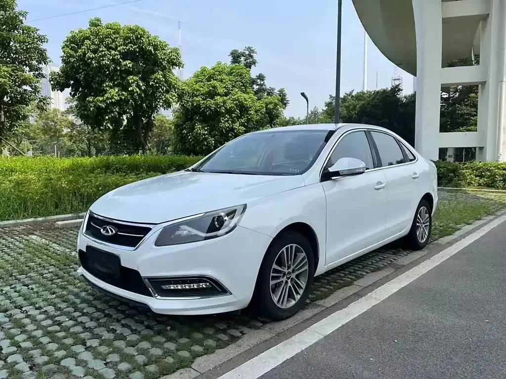 Chery Chery Arrizo 7 — Blanc