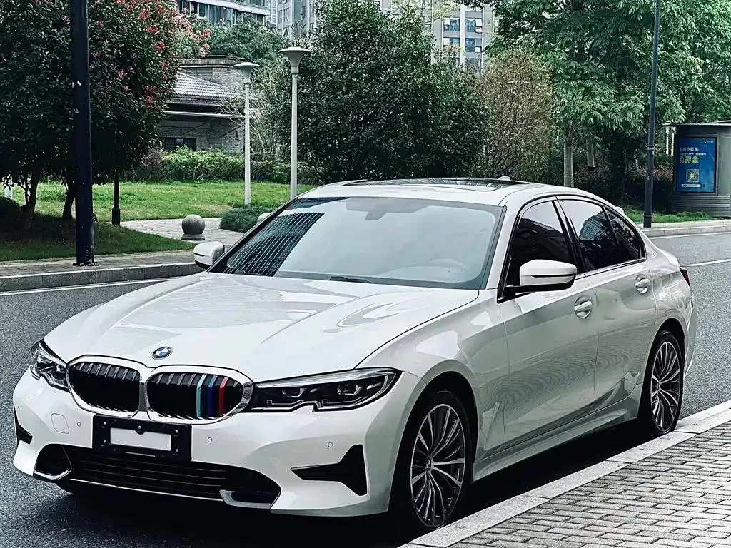 BMW 3 Series 3 Series 2022 facelift 320i sports package — photo 1