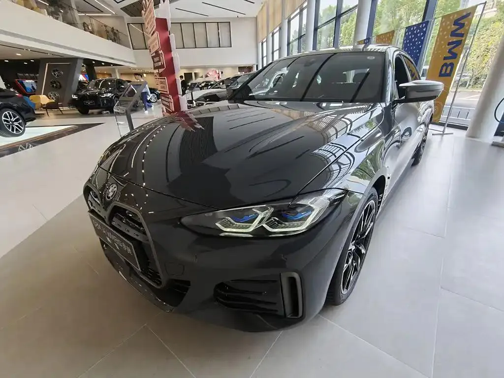 BMW BMW i4 — Black