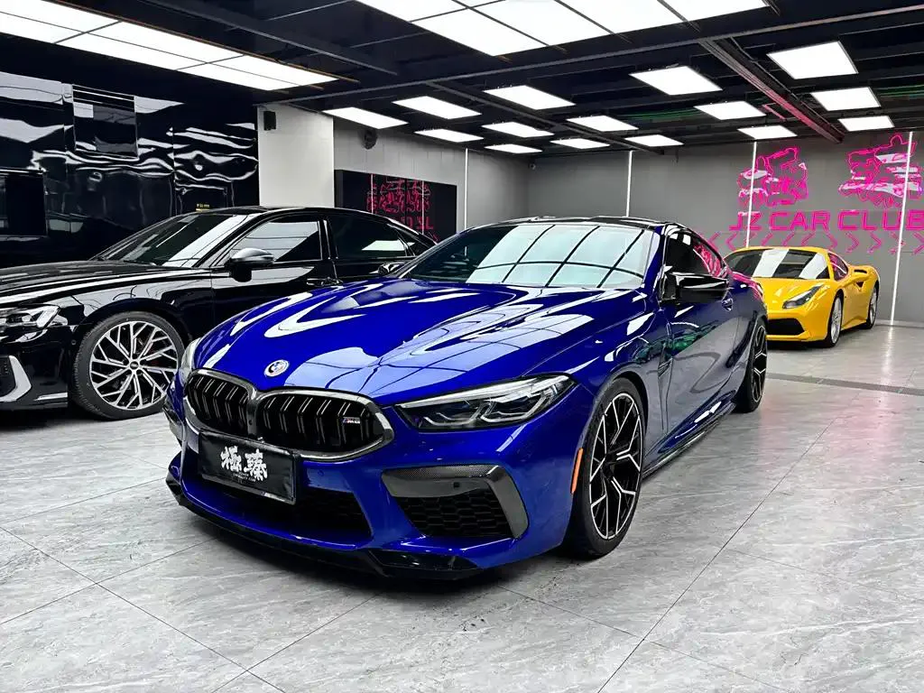 BMW BMW M8 — أزرق