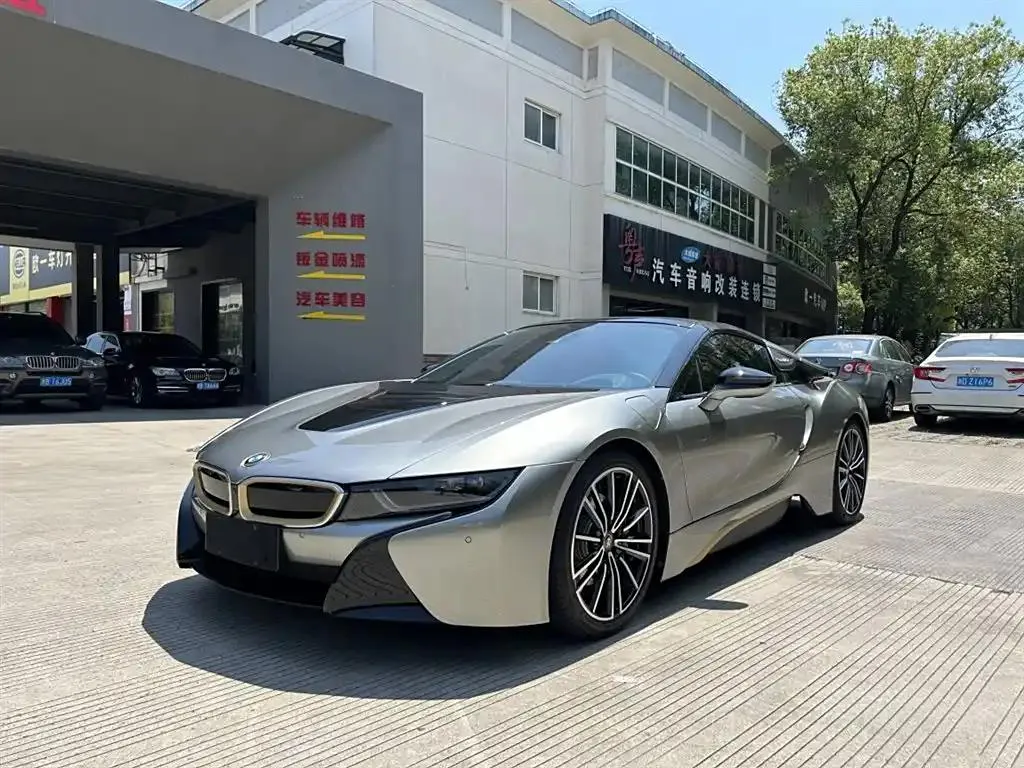BMW BMW i8 — Plata gris