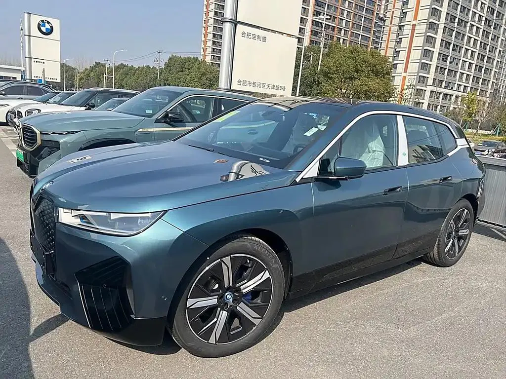 BMW iX iX 2023 xDrive40 — photo 1