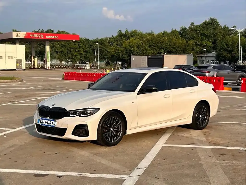 BMW 3 Series 3 Series 2022 facelift 330i M Sport Night Edition — photo 1