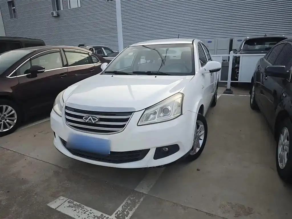 Chery Chery E5 — أبيض
