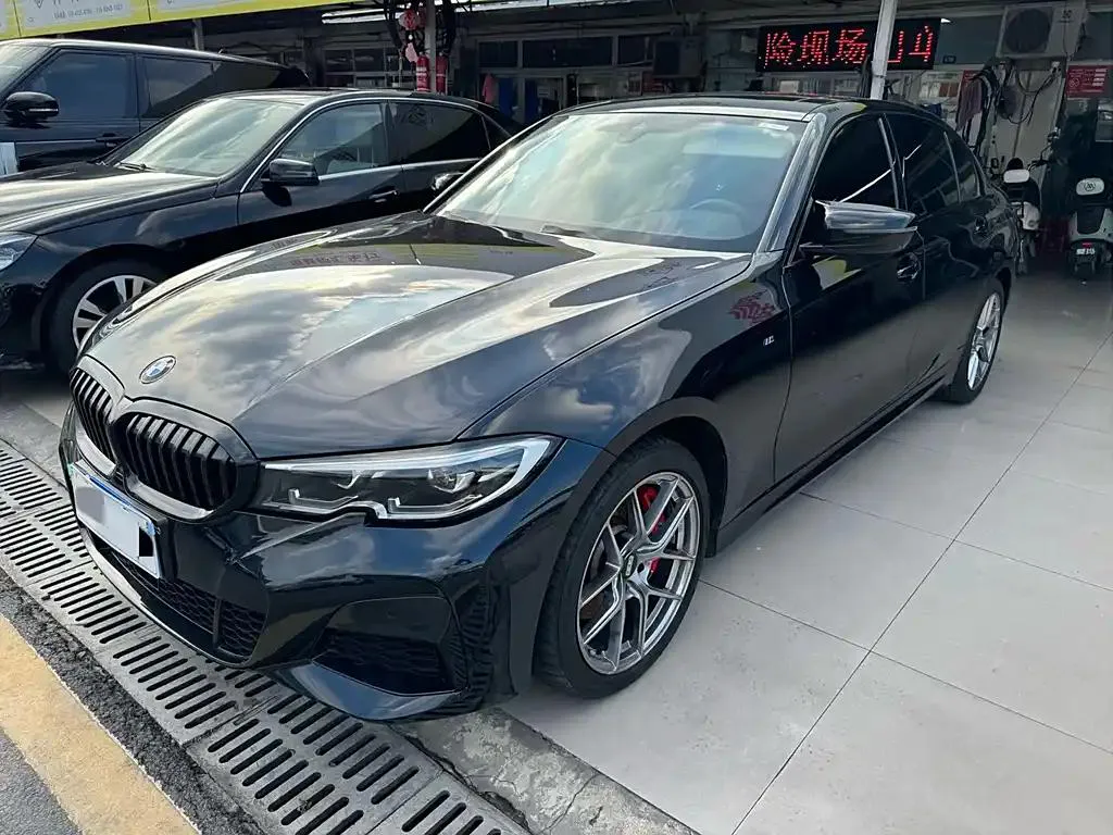 BMW 3 Series 3 Series 2021 330i M Sport Night Edition — photo 1