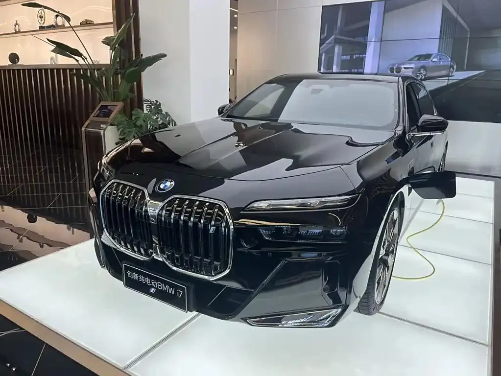 BMW BMW i7 — Black