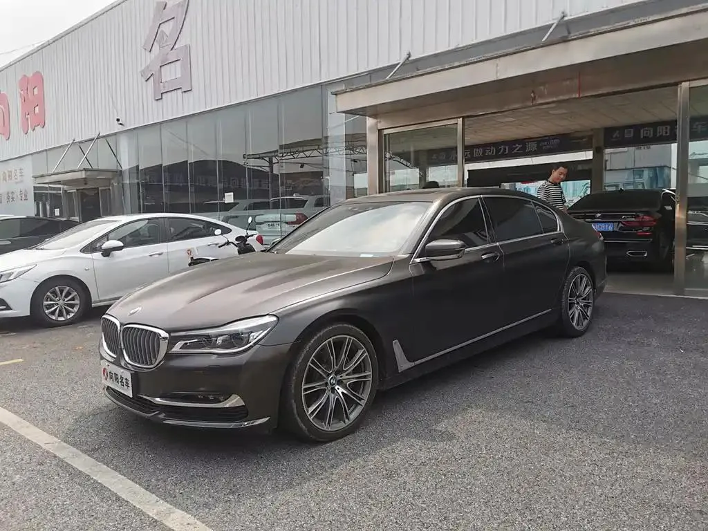 BMW BMW 7 Series — أسود