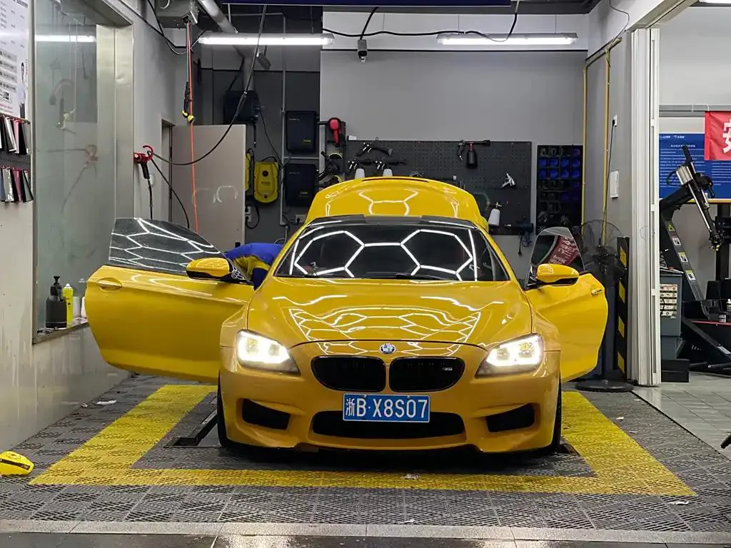 BMW BMW M6 — Jaune