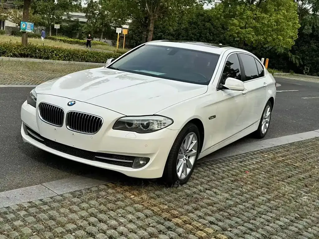 BMW 5 Series 5 Series 2013 530Li Luxury — photo 1