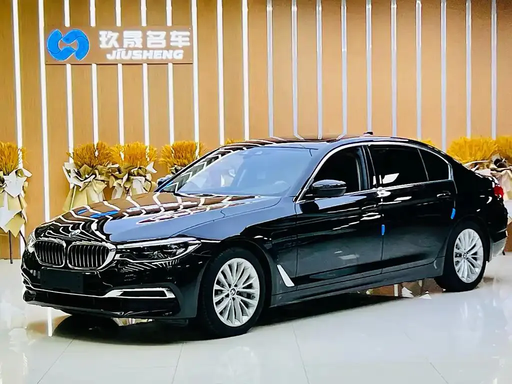 BMW 5 Series 5 Series 2020 Mileage Upgrade 530Le Luxury Package — photo 1