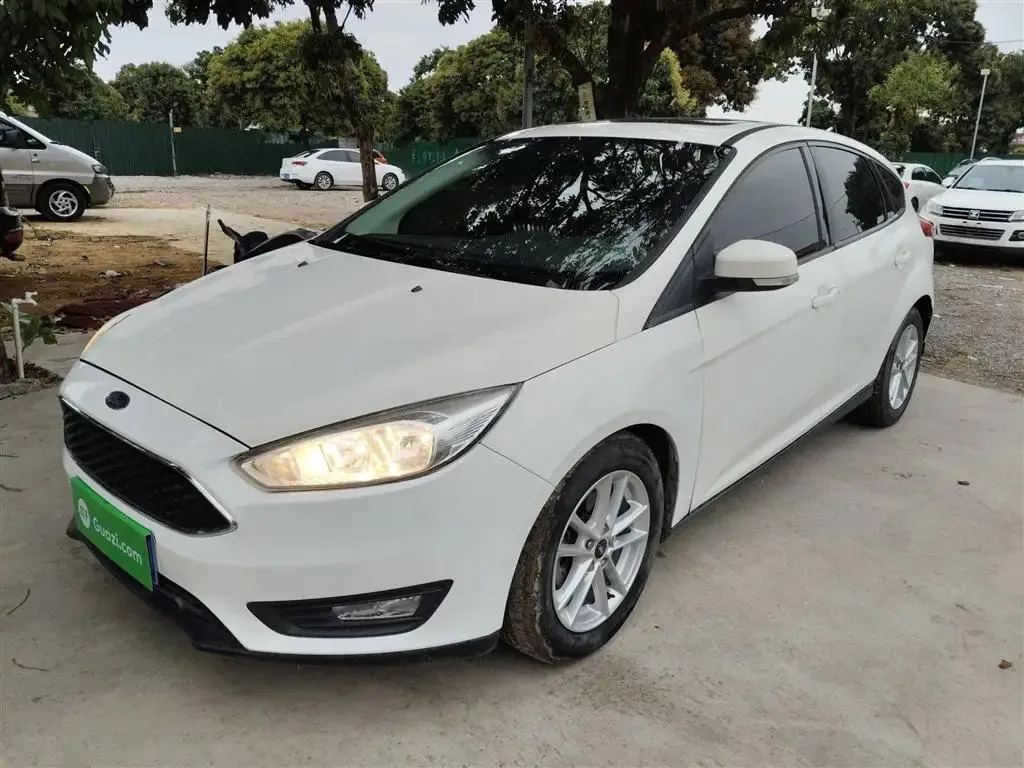 Ford Focus Focus 2018 Hatchback Classic EcoBoost 125 Automatic Super Energy Fashion Smart Edition — photo 1