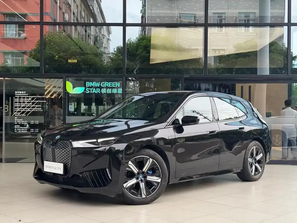 BMW BMW iX — أسود
