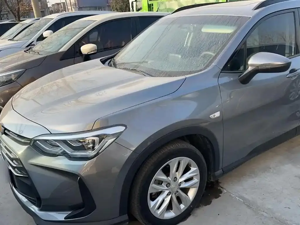 Chevrolet Chevrolet Orlando — Silver / Gray