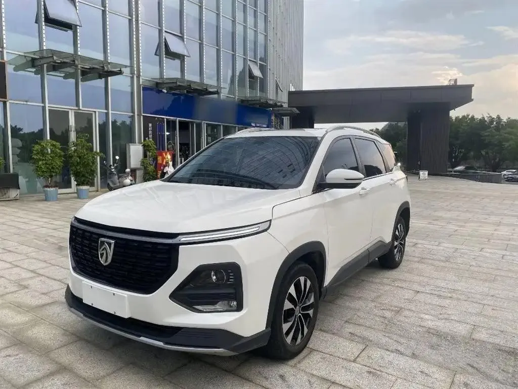 Baojun 530 530 2021 Global Car Anniversary Edition 1.5T CVT Premium Connected 6-seater — photo 1