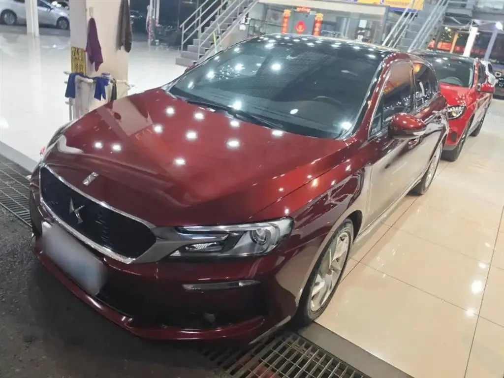 DS DS 4S — Red