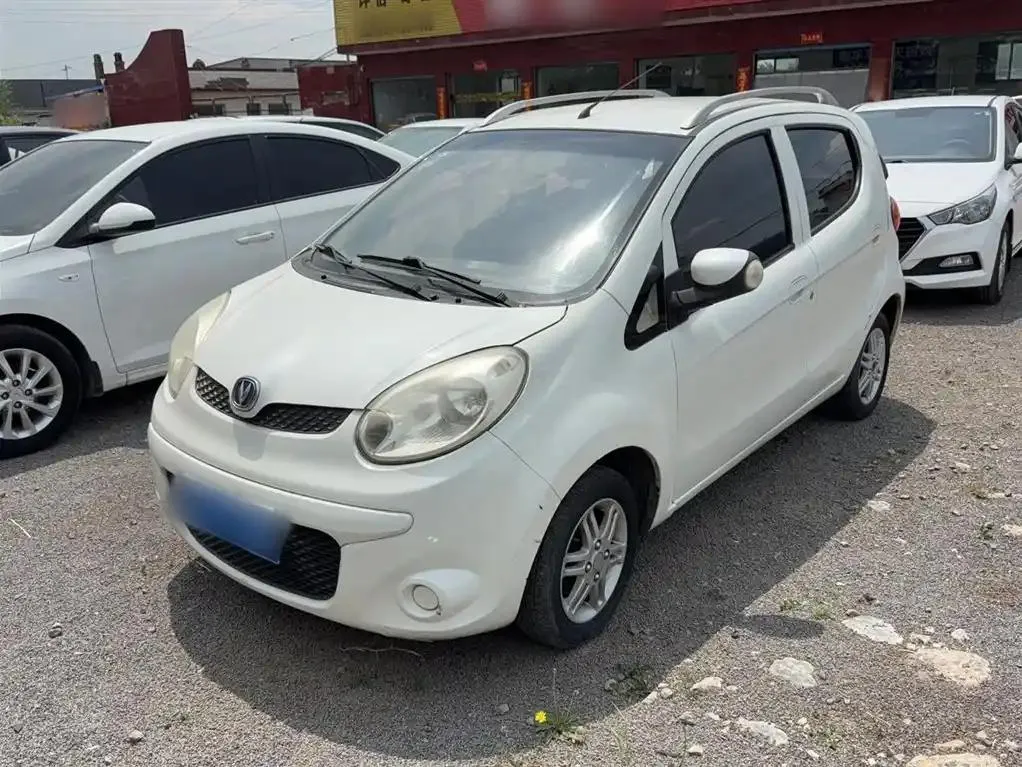Changan Changan BenBen MINI — أبيض
