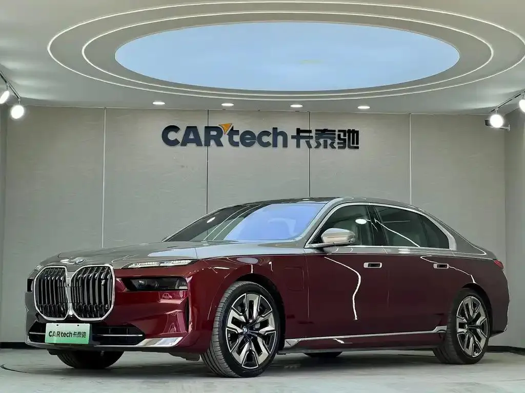 BMW i7 i7 2023 xDrive60L Luxury Package — photo 1