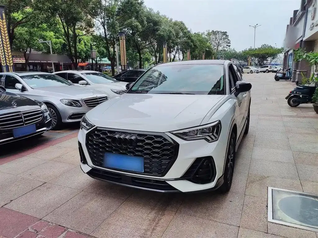 Audi Audi Q3 Sportback — Белый