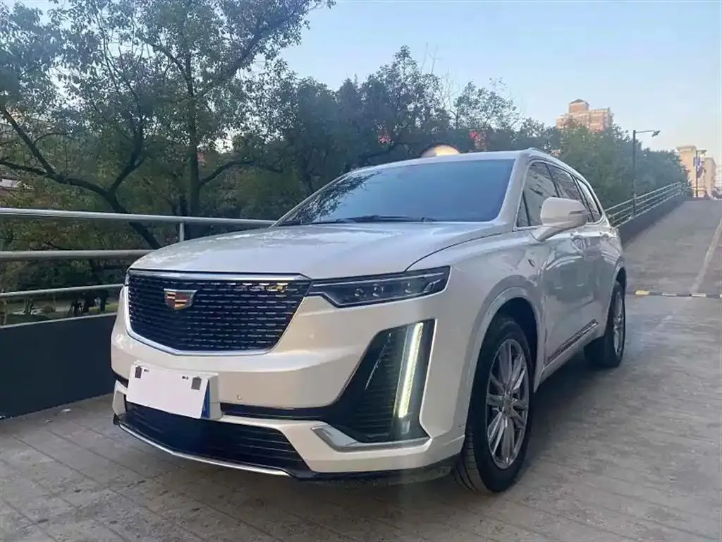Cadillac Cadillac XT6 — Белый