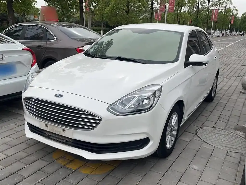 Ford Escort Focus 2019 1.5L Automatic Premium Edition — photo 1