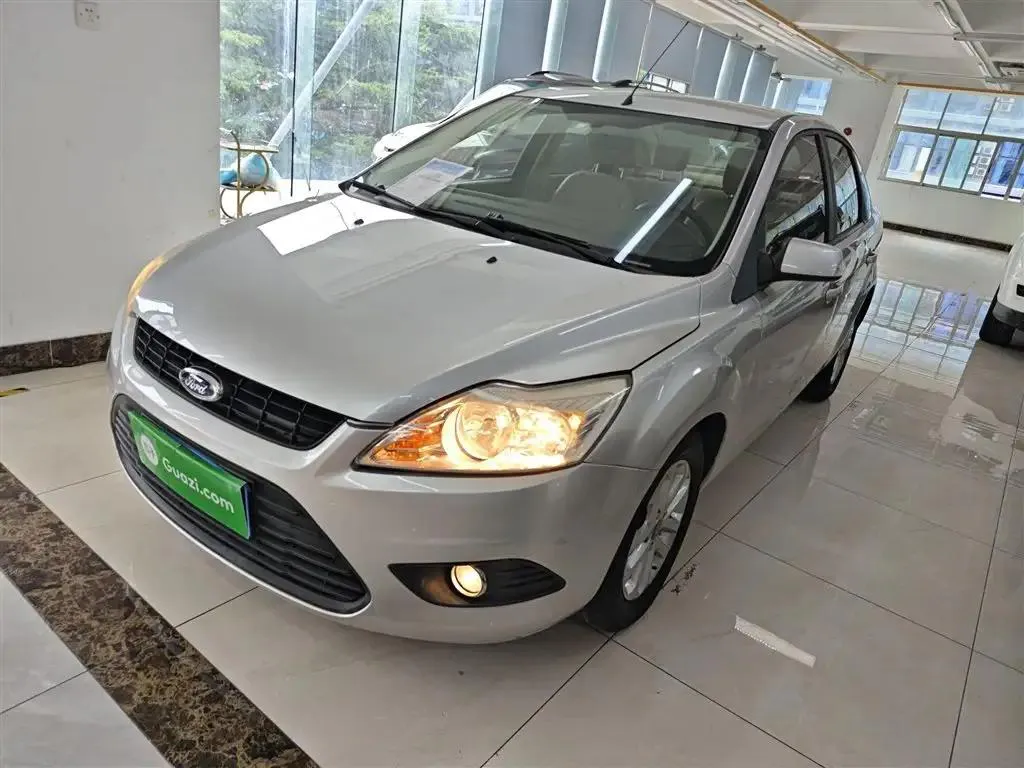 Ford Focus Focus 2013 Sedan Classic 1.8L Automatic Basic Model — photo 1