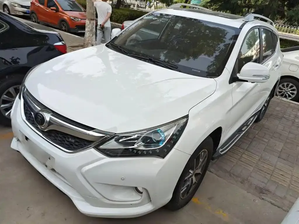 BYD Song Song 2016 Geshi Edition 1.5TI Manual Tag Heuer — photo 1