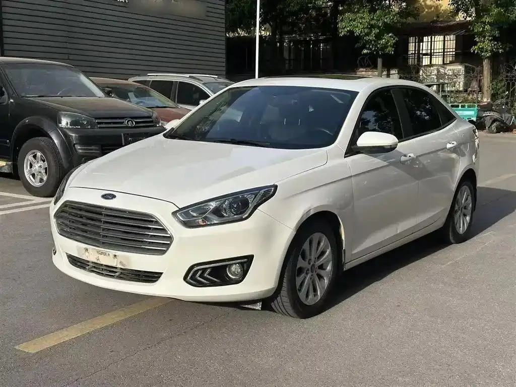 Ford Escort Focus 2017 Happiness Edition 1.5L Automatic Fashion Model — photo 1