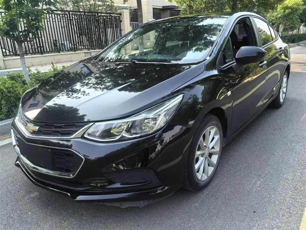 Chevrolet Cruze Cruze 2018 320 Manual Pioneer Edition — photo 1