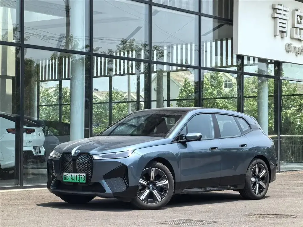 BMW BMW iX — أزرق