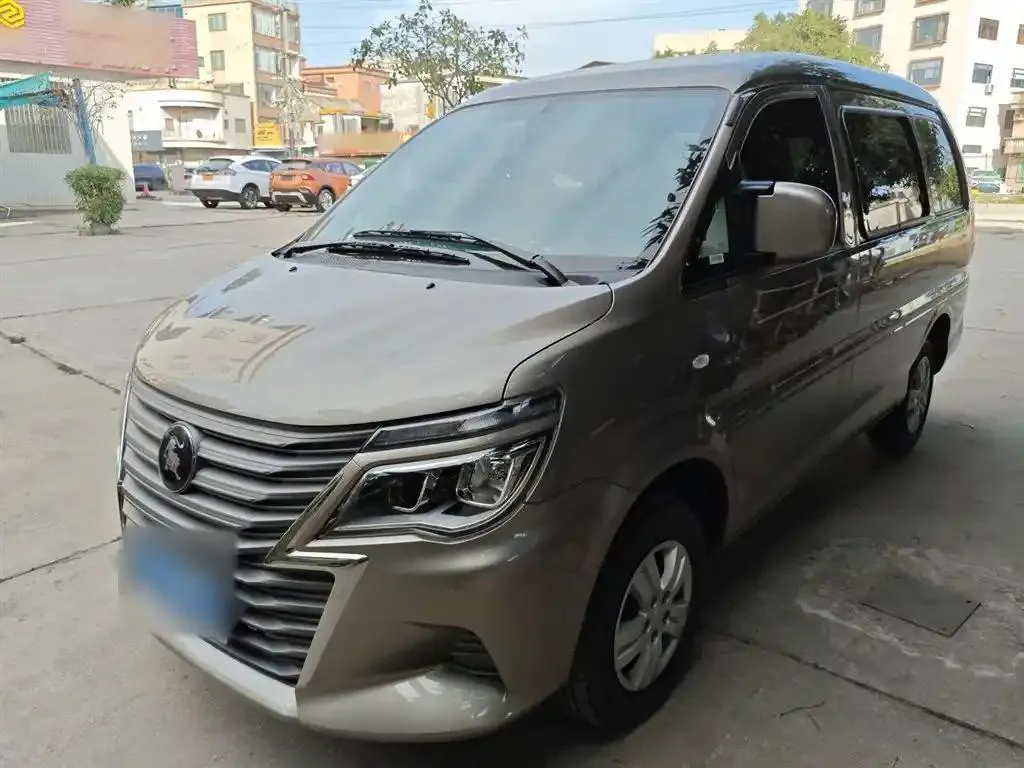 Dongfeng Forthing Lingzhi Lingzhi 2023 M5 1.6L Practical 5-seater — photo 1