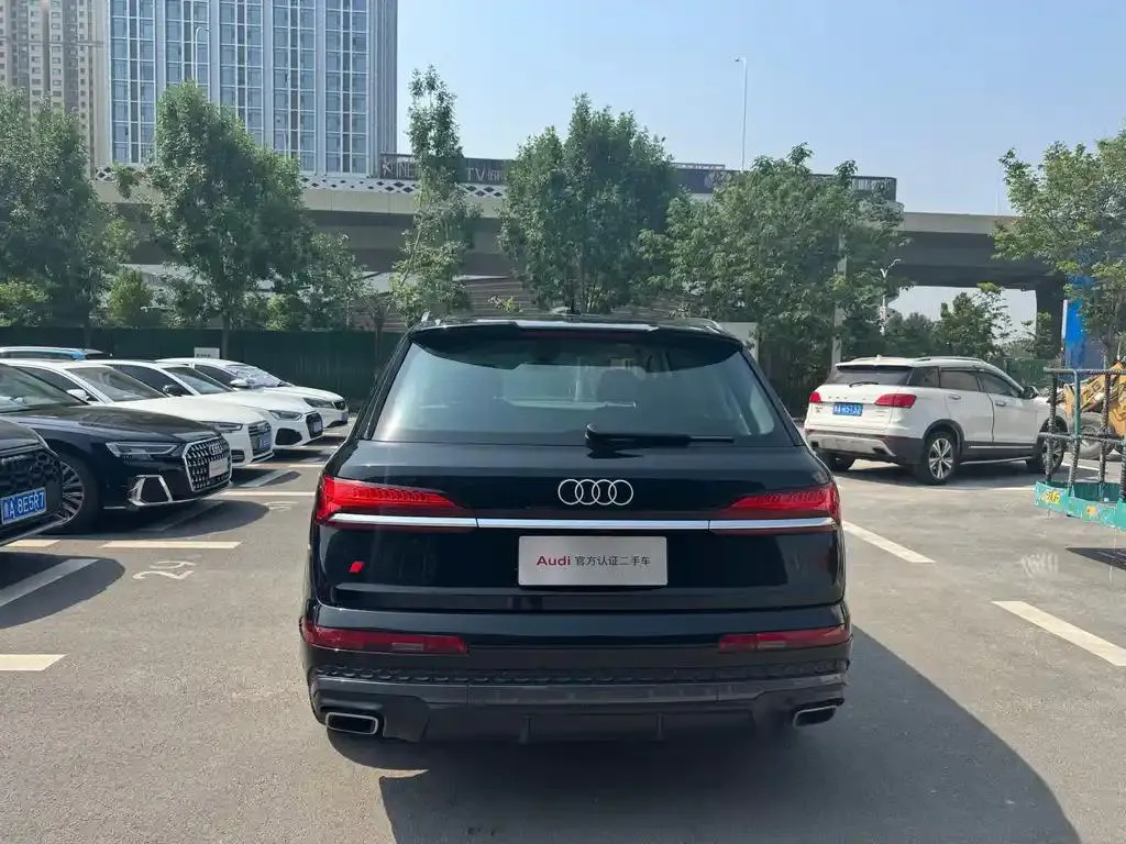 Audi Q7 Q7 2024 45 TFSI quattro S line sports model — Voir la photo 5