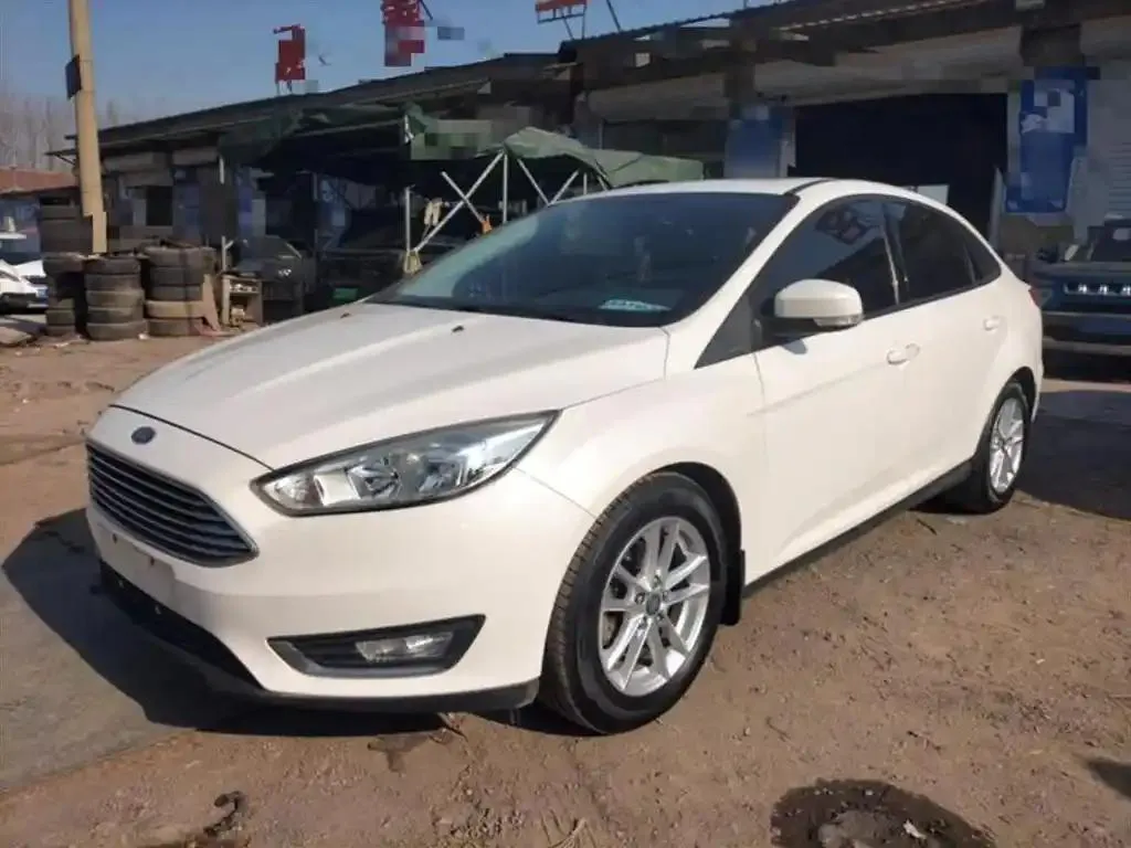 Ford Focus Focus 2015 Sedan EcoBoost 125 Automatic Super Energy Fashion Edition — photo 1