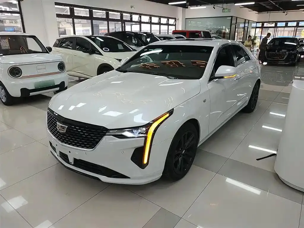 Cadillac Cadillac CT4 — White