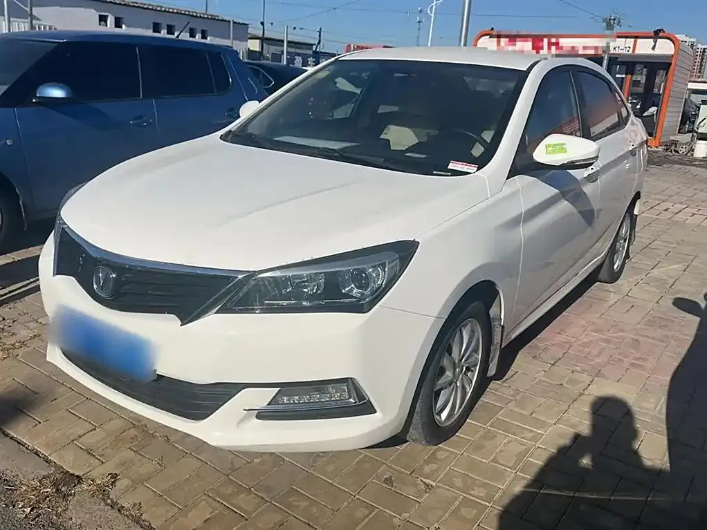 Changan Changan Alsvin V7 — أبيض