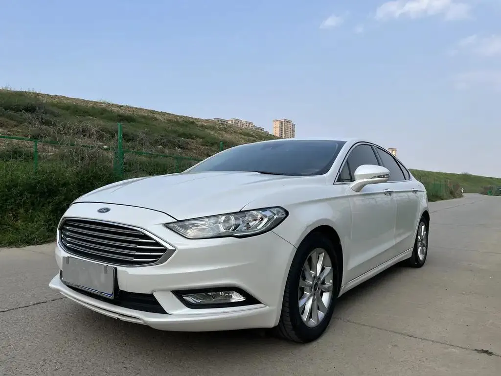 Ford Mondeo 2017 Toyota Mondeo EcoBoost 180 Luxury — photo 1