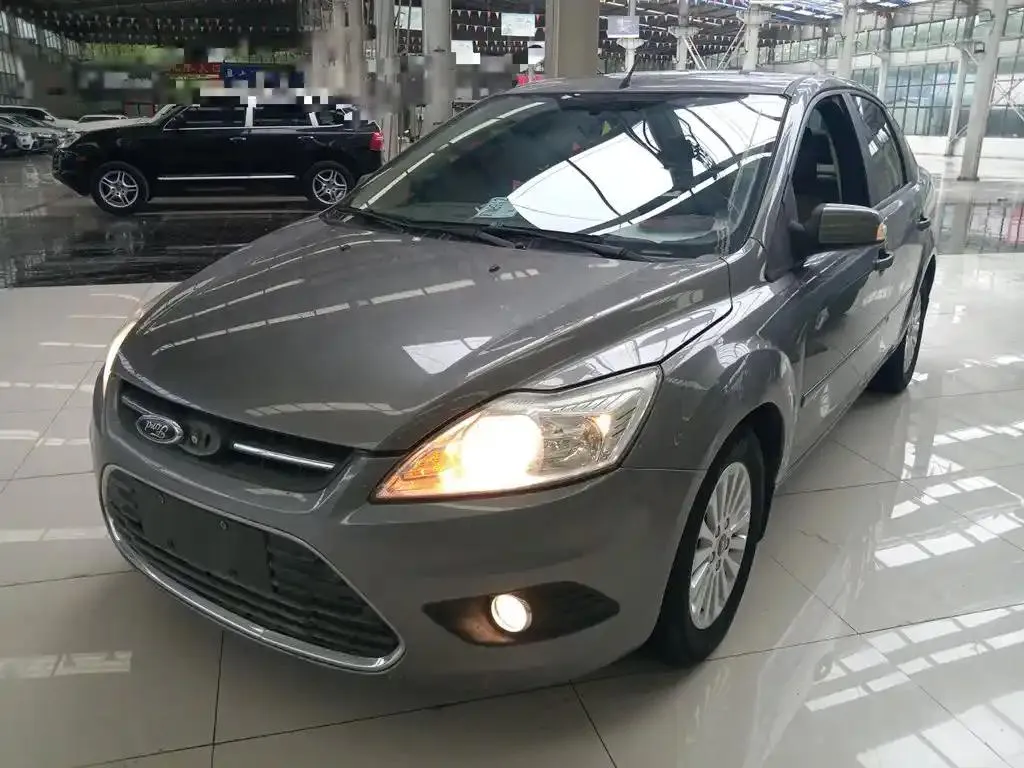 Ford Focus Focus 2013 Sedan Classic 1.8L Manual Fashion Model — photo 1