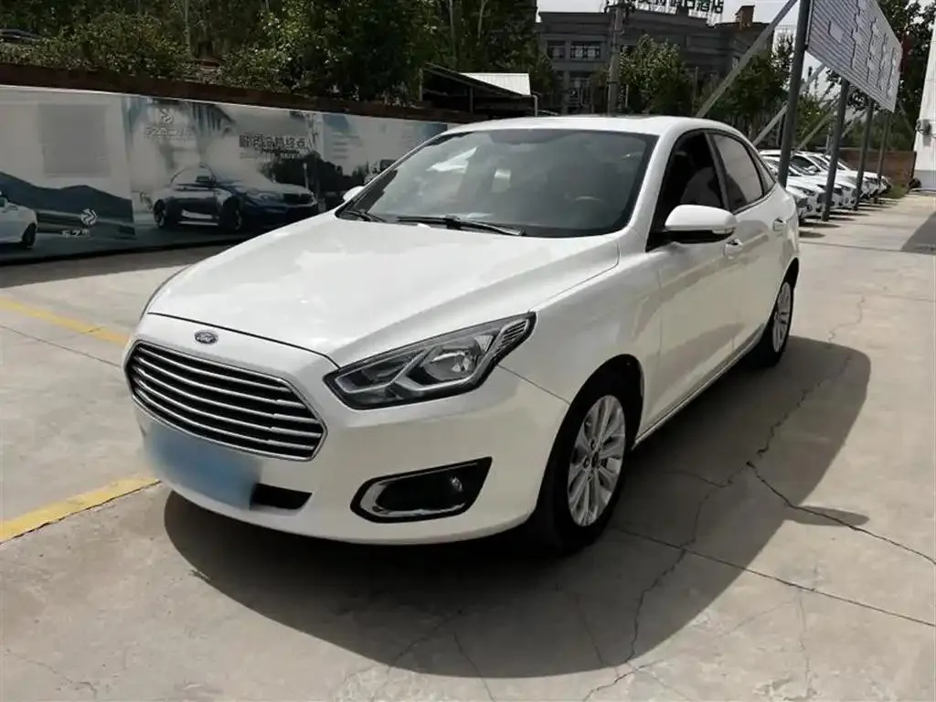 Ford Escort Focus 2017 Happiness Edition 1.5L Manual Fashion Model — photo 1