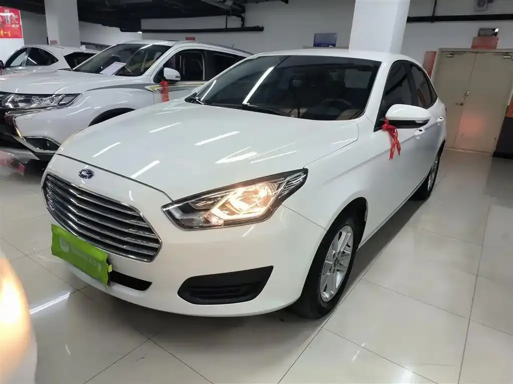 Ford Escort Focus 2019 facelift 1.5L automatic quality enjoyment version National VI — photo 1