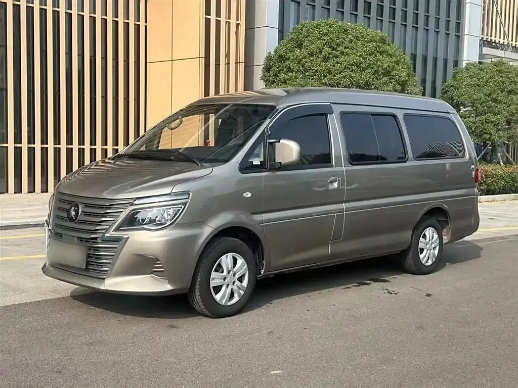 Dongfeng Forthing Lingzhi Lingzhi 2023 M5L 1.6L Basic Model 7 Seaters — photo 1