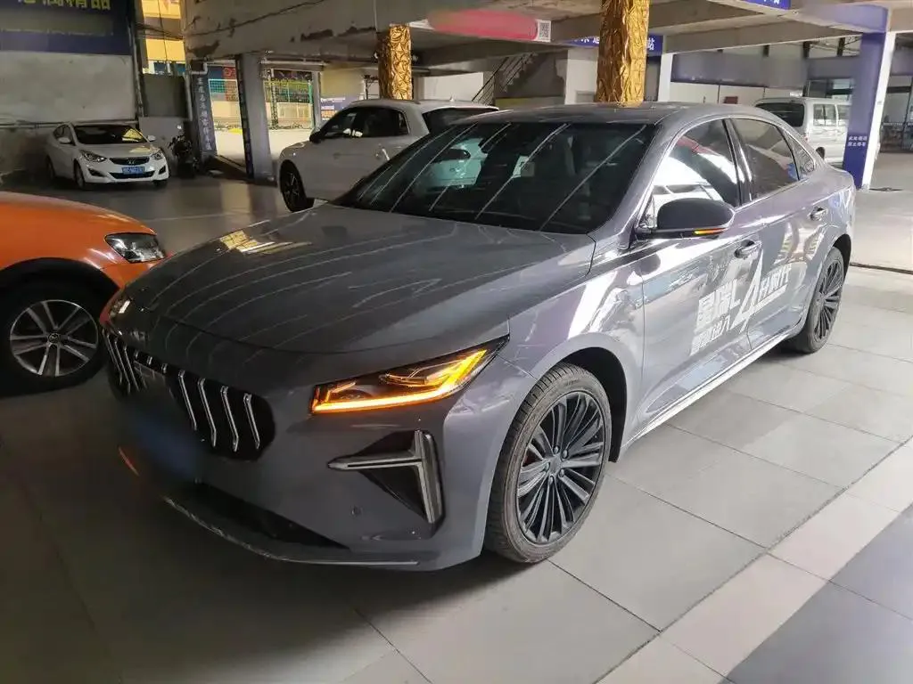 Geely Geely PREFACE L — Argenté / Gris