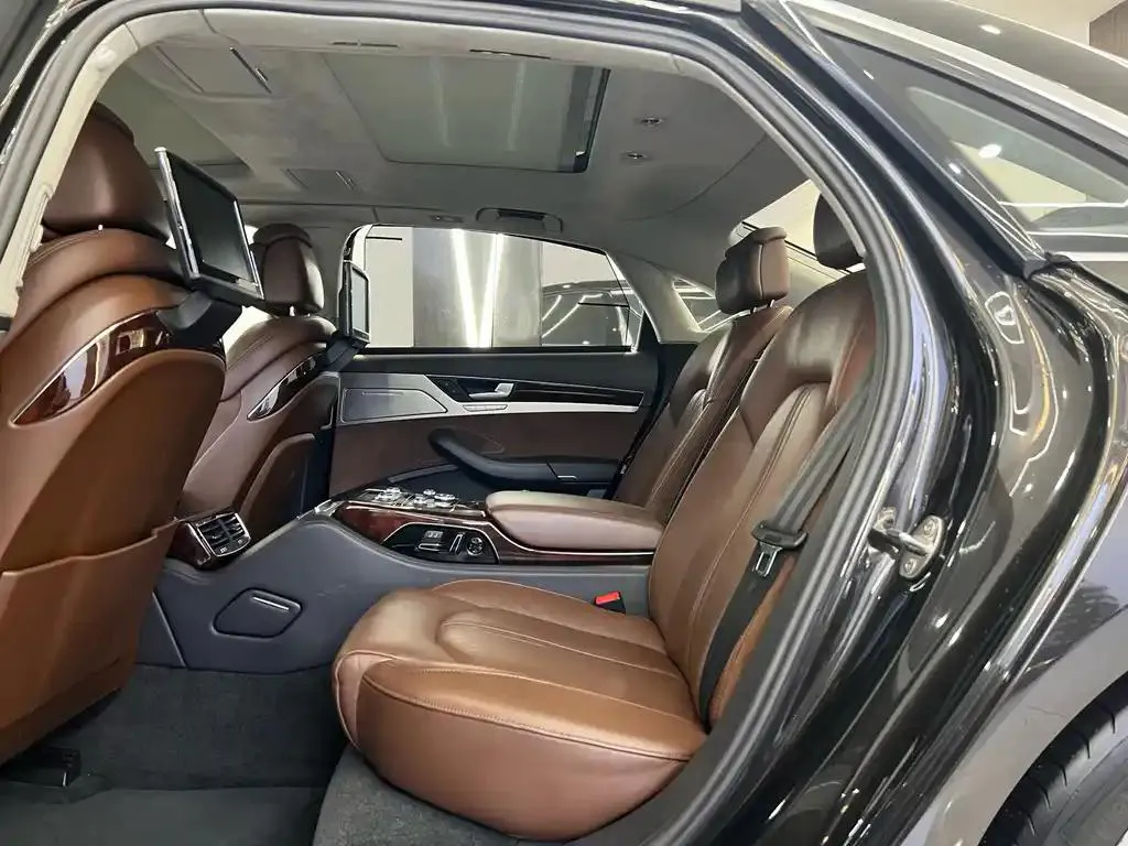 Audi A8 A8 2013 A8L 6.3 FSI W12 quattro flagship model — View photo 5