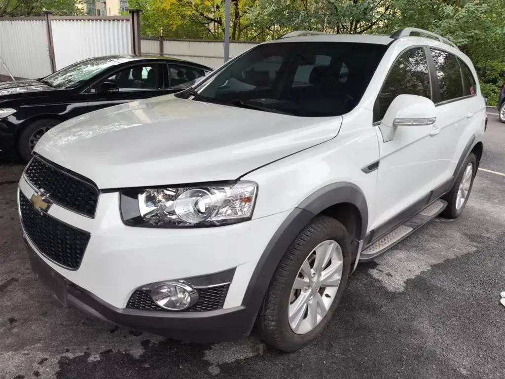 Chevrolet Chevrolet Captiva — White