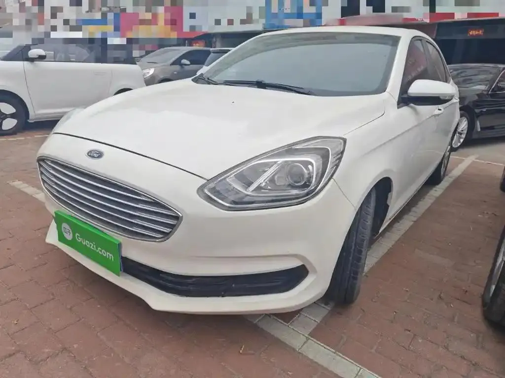 Ford Escort Focus 2019 1.5L Manual Premium Edition — photo 1